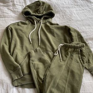 Lounge sweatpants & sweatshirt set